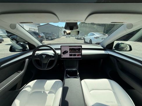 Used 2024 Tesla Model Y Long Range AWD/4WD image 11