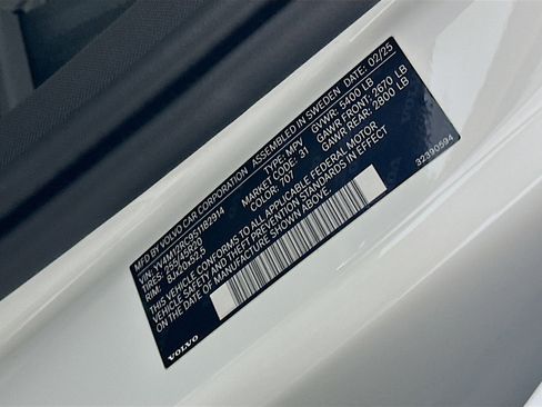Used 2025 Volvo XC60 B5 Plus image 12