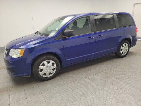 Used 2018 Dodge Grand Caravan SE FWD image 2