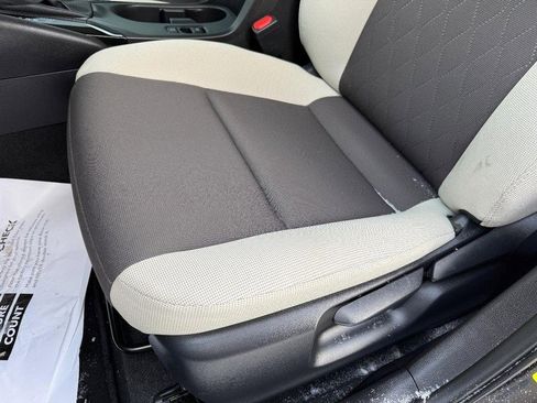 Used 2025 Toyota Corolla LE image 17