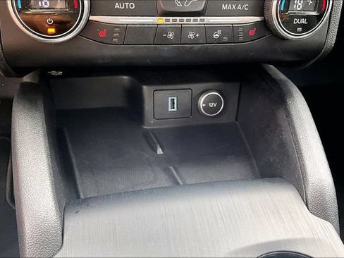 Used 2020 Ford Escape Titanium w/ Titanium Premium Package 2.0 AWD/4WD image 15