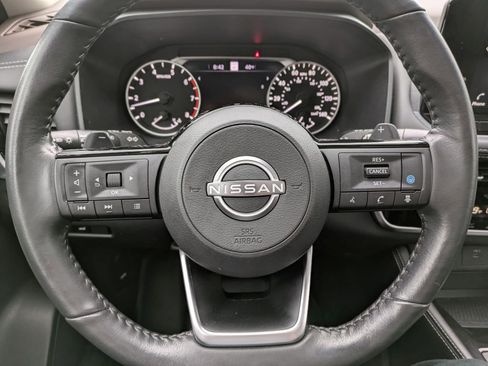 Used 2022 Nissan Rogue SL w/ SL Premium Package image 16