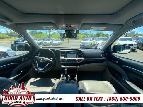Used 2017 Toyota Highlander Limited Platinum AWD/4WD image 18