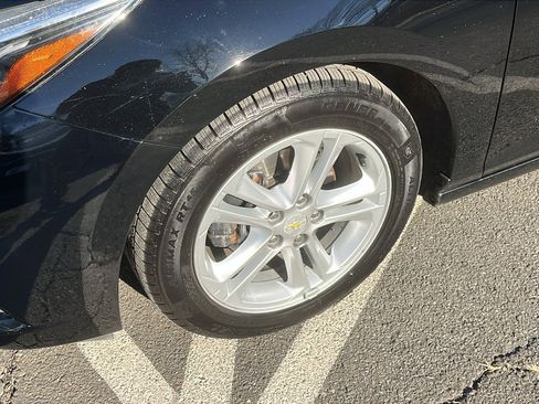 Used 2017 Chevrolet Cruze LT image 9