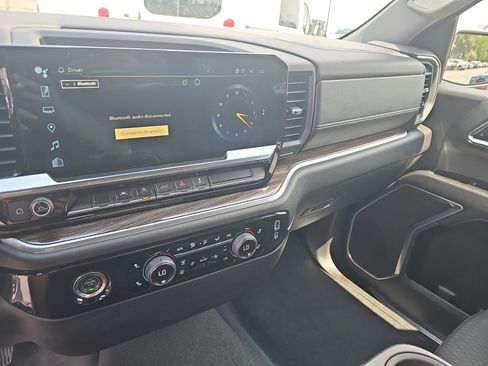 Used 2023 Chevrolet Silverado 1500 LT AWD/4WD image 21