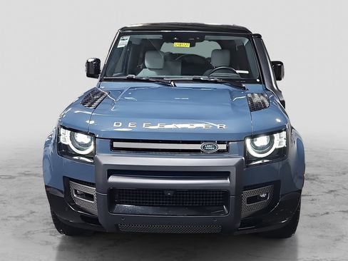 Used 2025 Land Rover Defender 90 X-Dynamic SE image 2