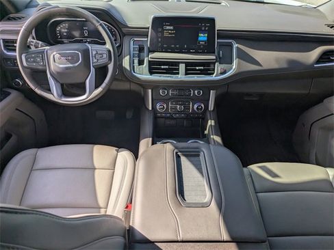 Used 2023 GMC Yukon SLT w/ SLT Luxury Package image 18