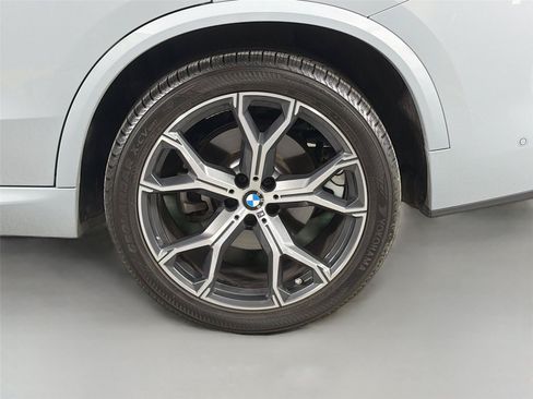 Used 2024 BMW X5 xDrive40i w/ M Sport Package AWD/4WD image 26