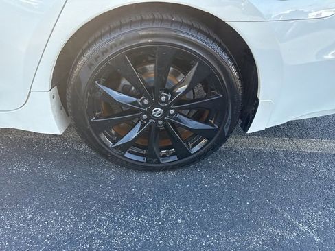 Used 2019 Nissan Maxima SR w/ Premium Package image 4