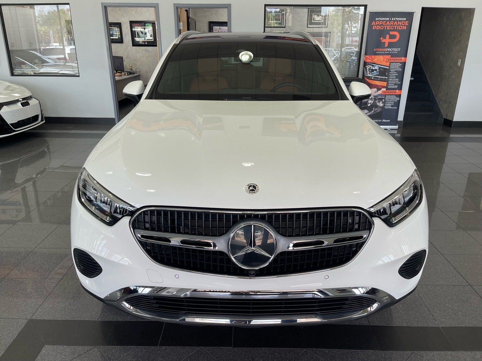 Used 2025 Mercedes-Benz GLC 350e 4MATIC image 9