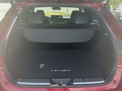 Used 2022 Toyota Venza XLE image 13