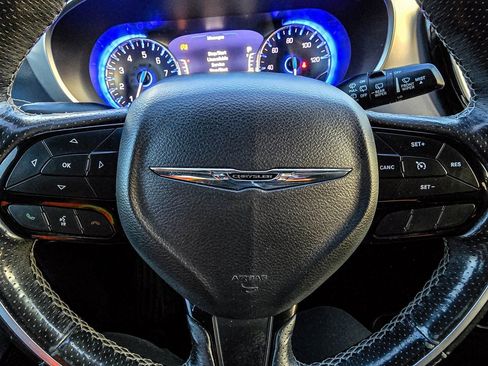 Used 2019 Chrysler Pacifica Limited w/ S Appearance Package image 19