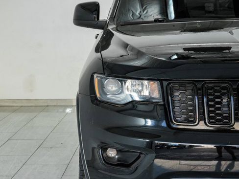 Used 2020 Jeep Grand Cherokee Laredo image 46