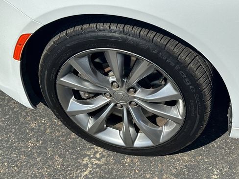 Used 2015 Chrysler 200 S FWD image 3