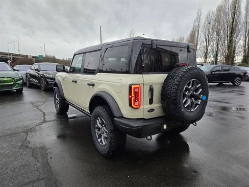 New 2025 Ford Bronco Badlands image 7