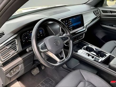Used 2024 Volkswagen Atlas Cross Sport SE FWD image 17