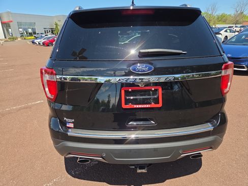 Used 2018 Ford Explorer XLT w/ Equipment Group 202A AWD/4WD image 4