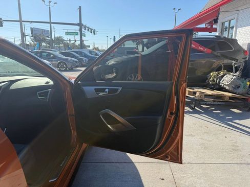 Used 2015 Hyundai Veloster RE:FLEX Edition image 7