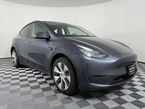 Used 2021 Tesla Model Y Standard Range image 7