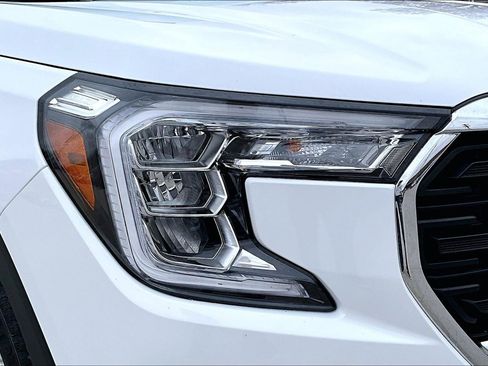Used 2024 GMC Terrain SLE image 29