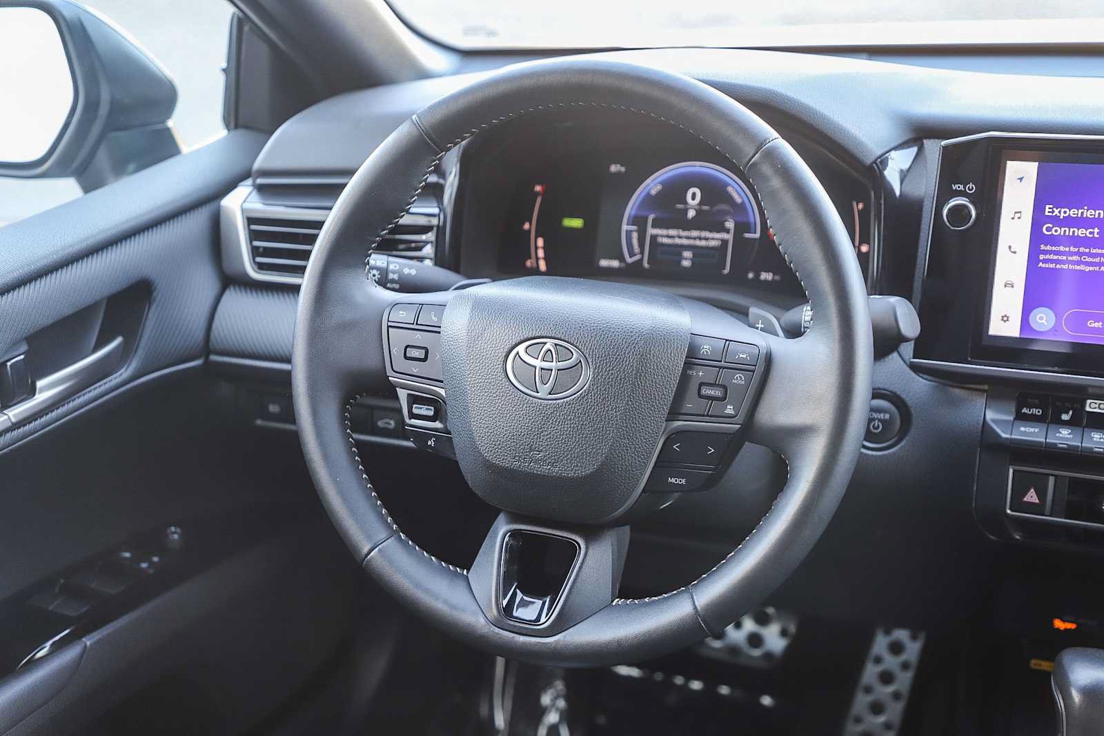 Used 2025 Toyota Camry SE w/ Multimedia Upgrade Package FWD image 19