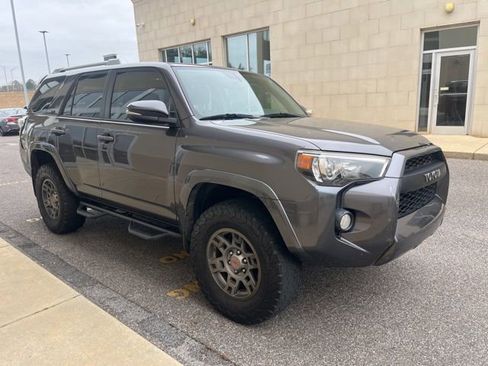 Used 2016 Toyota 4Runner SR5 Premium image 3