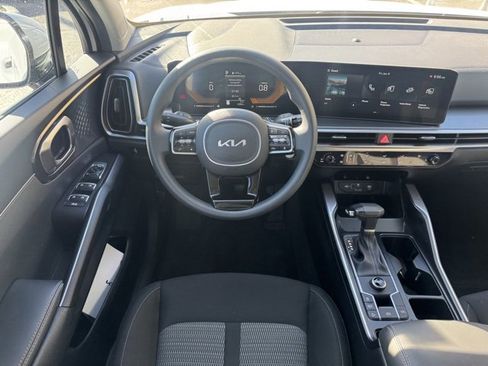 Used 2025 Kia Sorento LX image 18