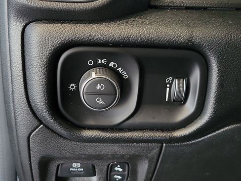 Used 2021 RAM 1500 Big Horn RWD image 21