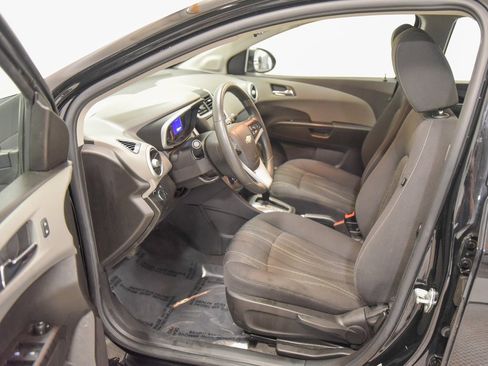 Used 2020 Chevrolet Sonic LT image 2
