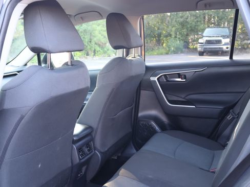 Used 2025 Toyota RAV4 XLE FWD image 11