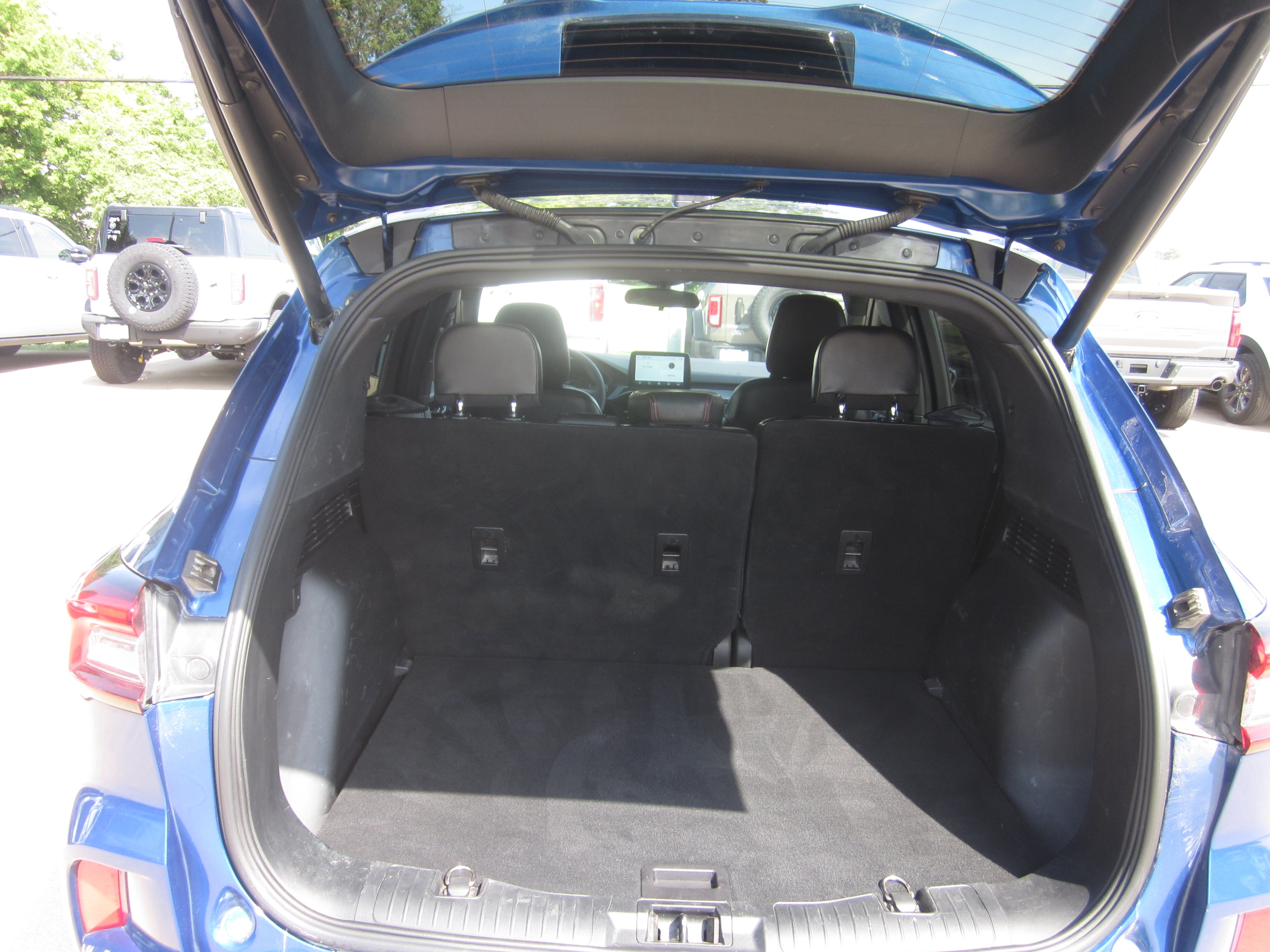 Used 2023 Ford Escape ST-Line Select AWD/4WD image 9