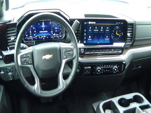 Used 2025 Chevrolet Silverado 1500 LT image 12