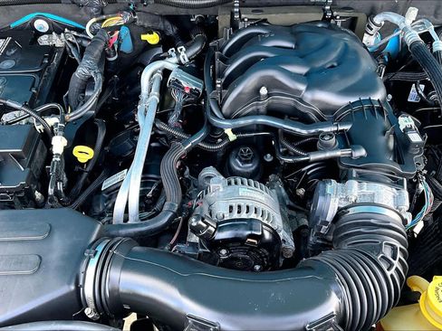 Used 2018 Jeep Wrangler Unlimited Sport S image 32