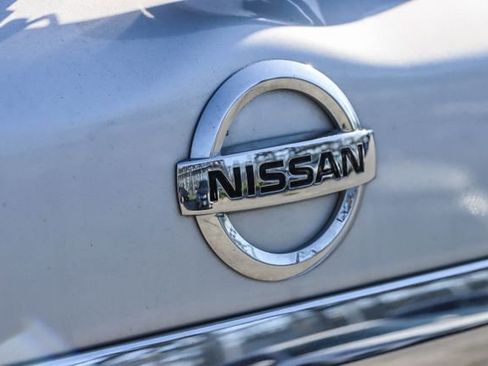 Used 2019 Nissan Pathfinder SV image 10