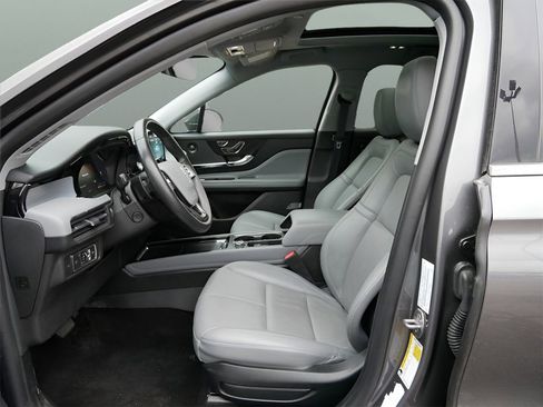 Used 2022 Lincoln Corsair Reserve w/ Sport Package image 10