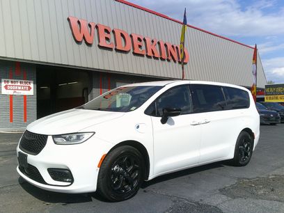 Used 2024 Chrysler Pacifica Limited