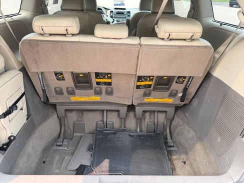 Used 2012 Toyota Sienna XLE FWD image 15