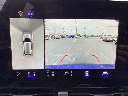 Used 2025 Chevrolet Equinox LT w/ Convenience Package II FWD image 21