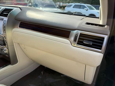 Used 2015 Lexus GX 460 w/ Premium Package AWD/4WD image 33