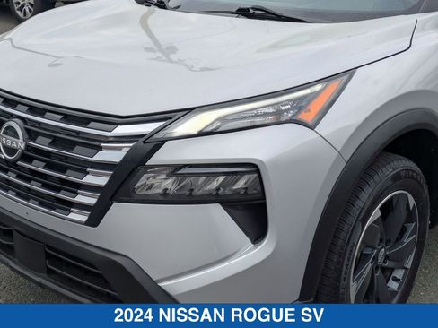 Used 2024 Nissan Rogue SV AWD/4WD image 10