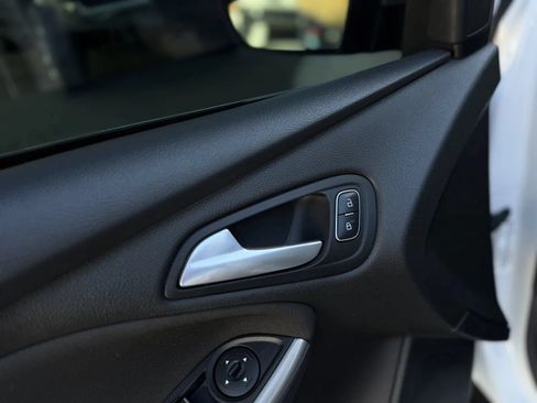 Used 2018 Ford Focus Titanium FWD image 26