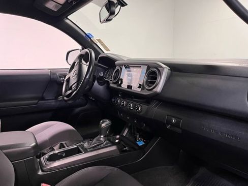 Used 2016 Toyota Tacoma TRD Sport w/ Towing Package image 12