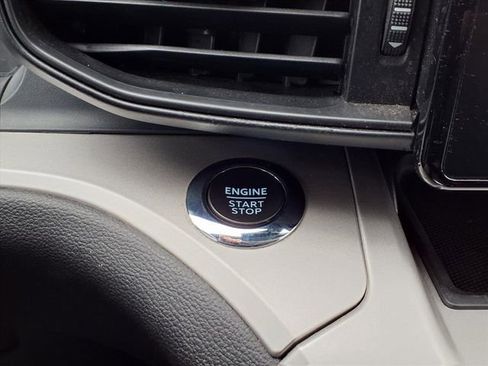 Used 2022 Ford Explorer XLT image 17