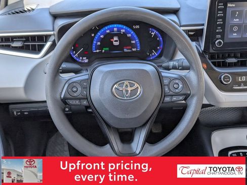 Used 2020 Toyota Corolla LE FWD image 12