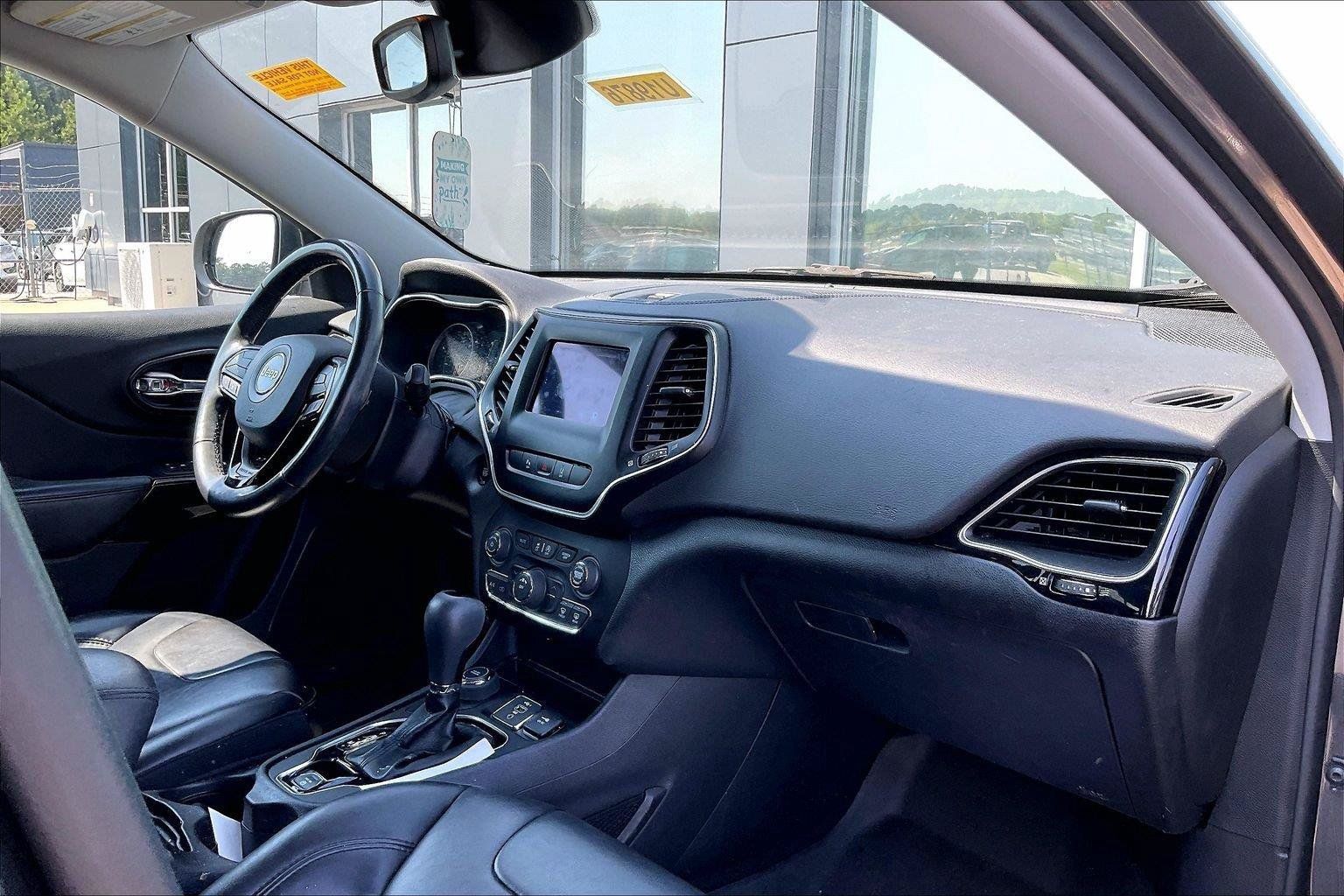 Used 2021 Jeep Cherokee Latitude Plus AWD/4WD image 6