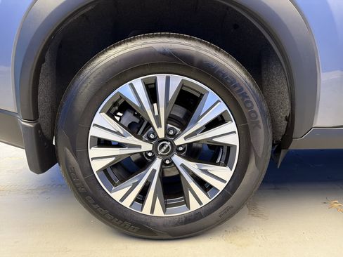 Used 2023 Nissan Rogue SV image 9