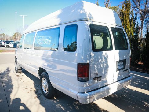 Used 2014 Ford E-250 and Econoline 250 Extended w/ Power Group image 8