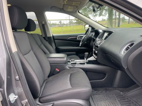 Used 2020 Nissan Pathfinder SV image 16
