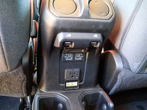 Used 2025 Jeep Wrangler Unlimited Sahara AWD/4WD image 19