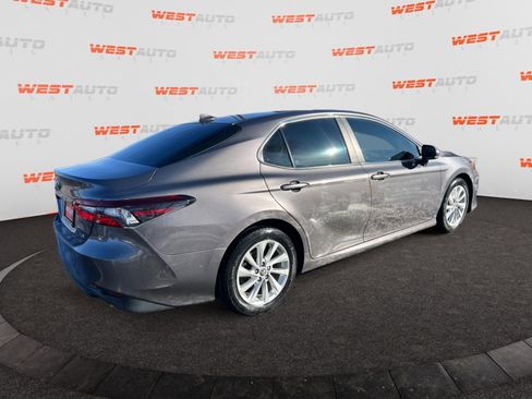 Used 2021 Toyota Camry LE image 5